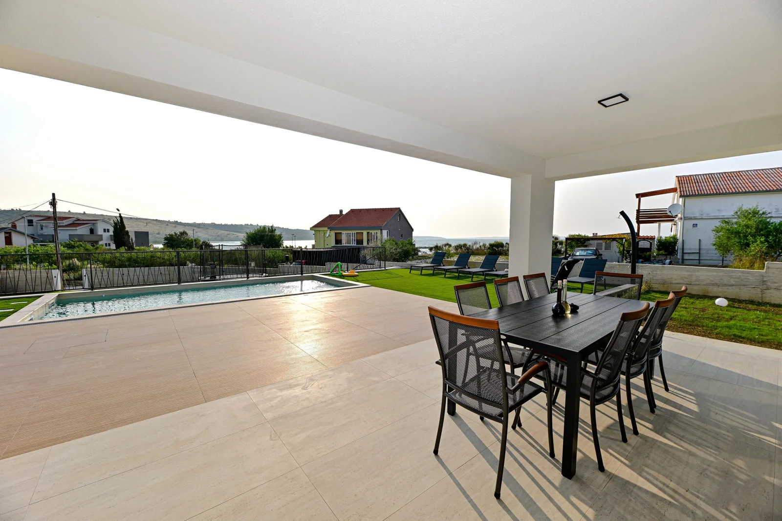 Terrace with heated pool and sea view